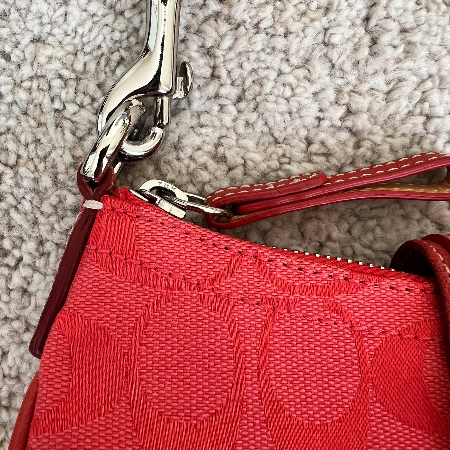 Coach Hamptons Signature Buckle Demi Red
