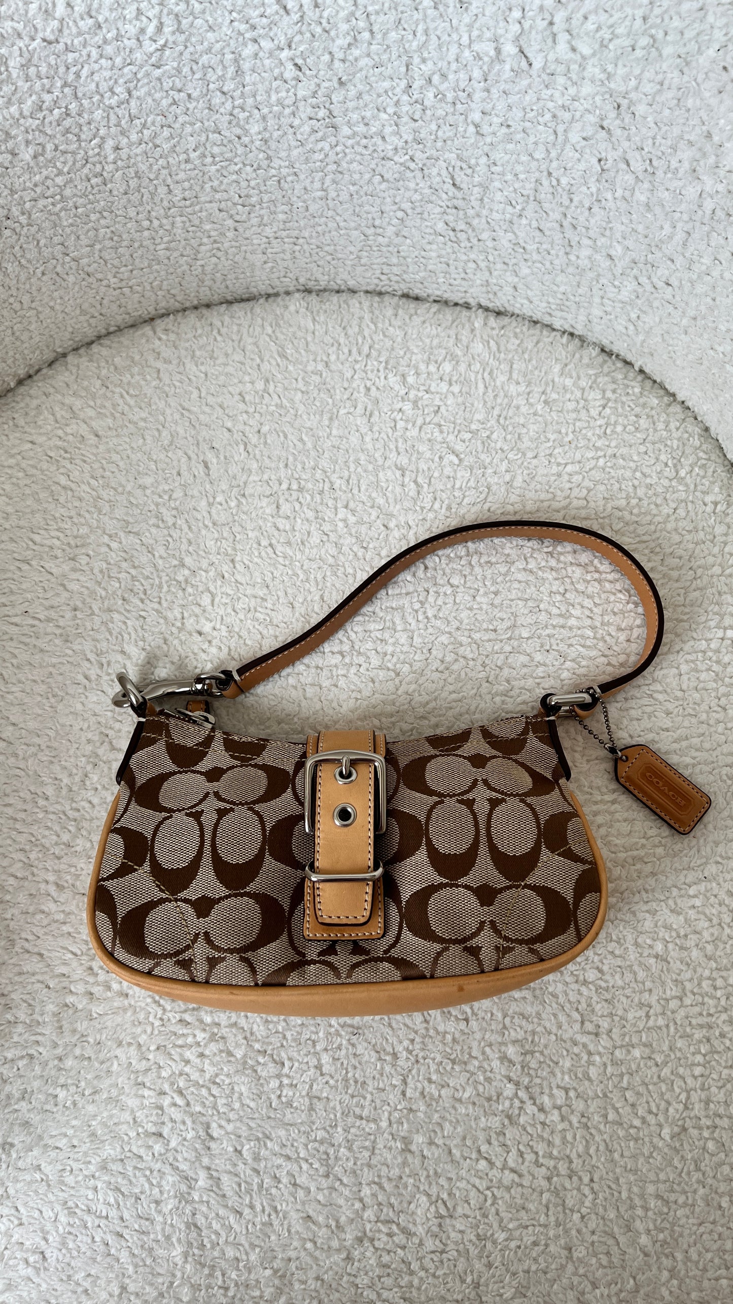 Coach Hamptons Signature Buckle Demi in Brown