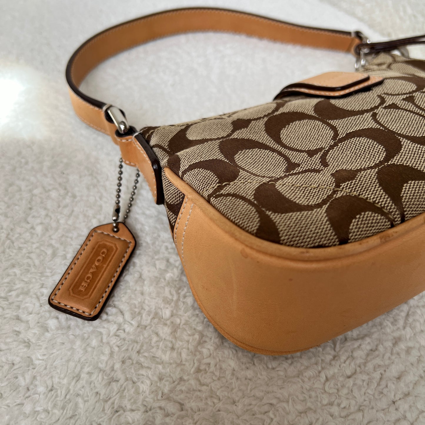 Coach Hamptons Signature Buckle Demi in Brown