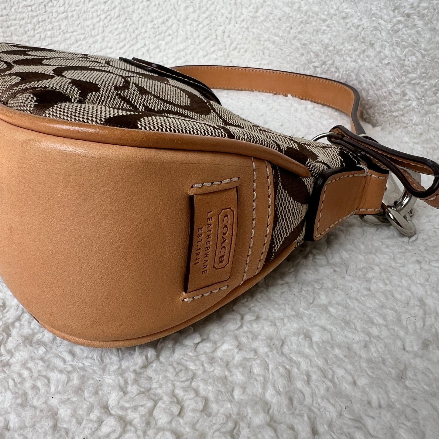 Coach Hamptons Signature Buckle Demi in Brown